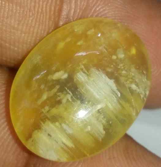 12.48 Carat Yellow Kanak Khet Chrysoberyl Cat's Eye 20.50 x 15.94 x 6.71 mm