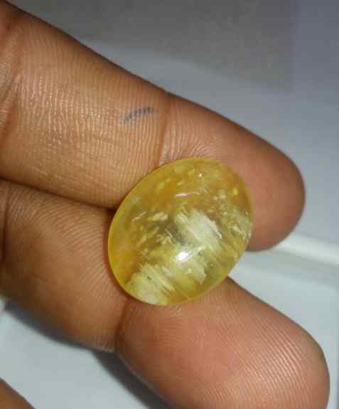 12.48 Carat Yellow Kanak Khet Chrysoberyl Cat's Eye 20.50 x 15.94 x 6.71 mm