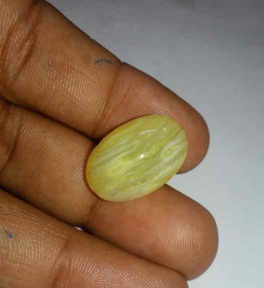 16.78 Carat Yellow Kanak Khet Chrysoberyl Cat's Eye 20.75 x 13.87 x 10.37 mm