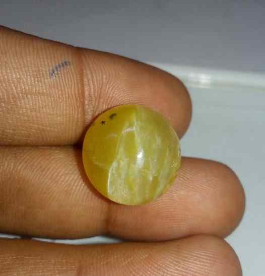 10.31 Carat Yellow Kanak Khet Chrysoberyl Cat's Eye 17.14 x 16.35 x 9.78 mm