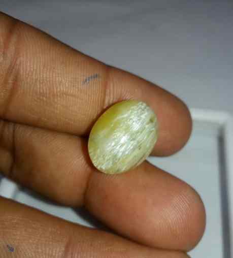 12.15 Carat Creamish White Kanak Khet Chrysoberyl Cat's Eye 16.52 x 12.76 x 5.25 mm