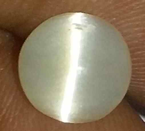 0.98 Carat Creamish White Kanak Khet Chrysoberyl Cat's Eye 7.51 x 7.29 x 3.23 mm
