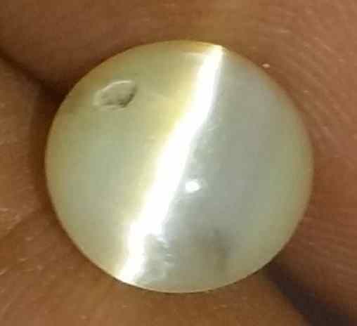 1.03 Carat Creamish White Kanak Khet Chrysoberyl Cat's Eye 6.66 x 6.58 x 4.08 mm