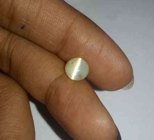 1.03 Carat Creamish White Kanak Khet Chrysoberyl Cat's Eye 6.66 x 6.58 x 4.08 mm