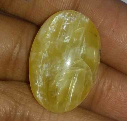 19.31 Carat Yellow Kanak Khet Chrysoberyl Cat's Eye 22.92 x 15.50 x 9.30 mm