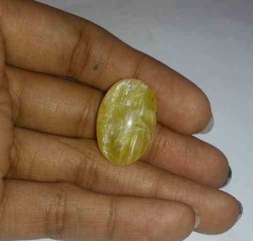 19.31 Carat Yellow Kanak Khet Chrysoberyl Cat's Eye 22.92 x 15.50 x 9.30 mm