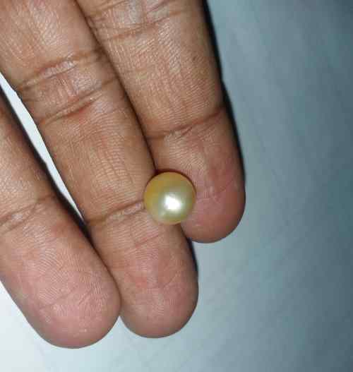 6.82 Carats Golden South Sea Pearl 9.20x9.72x9.73mm