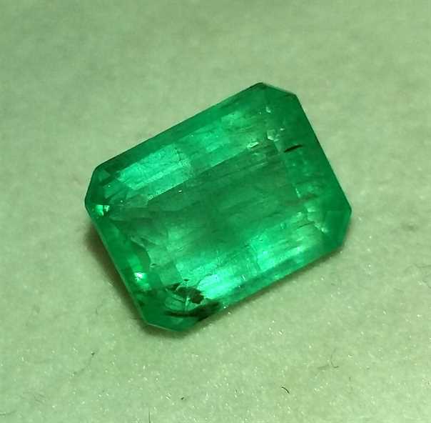 3.74 Carats Colombian Emerald 10.11 x 7.84 x 5.74 mm