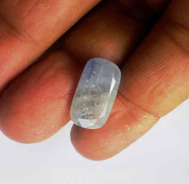 10.72 Carats Ceylon Blue Sapphire 18.21 x 10.18 x 5.14 mm