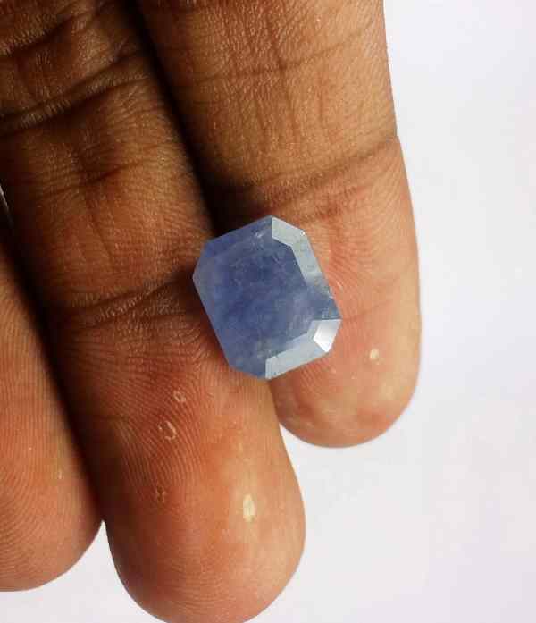 6.9 Carats Ceylon Blue Sapphire 10.89 x 8.84 x 6.89 mm
