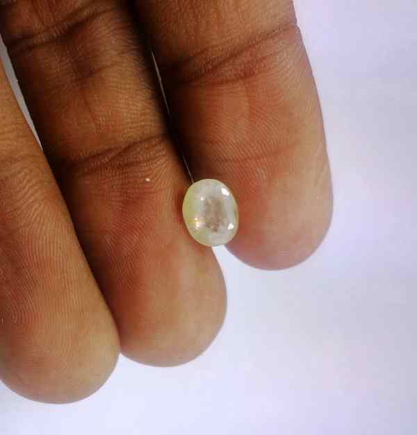 1.68 Carats Ceylon Yellow Sapphire 7.49 x 6.03 x 3.77 mm