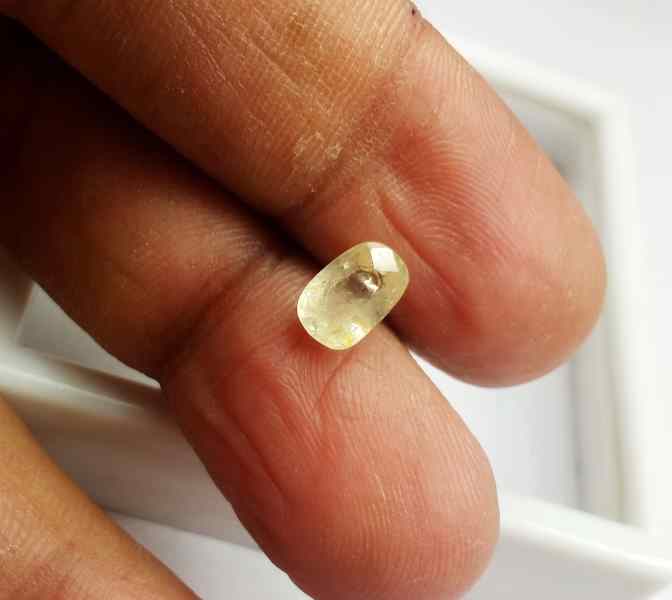 1.52 Carats Ceylon Yellow Sapphire 7.88 x 5.24 x 3.91 mm