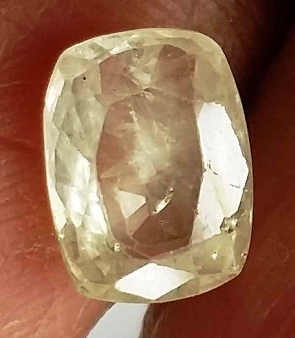 1.88 Carats Ceylon Yellow Sapphire 8.38 x 6.25 x 3.28 mm