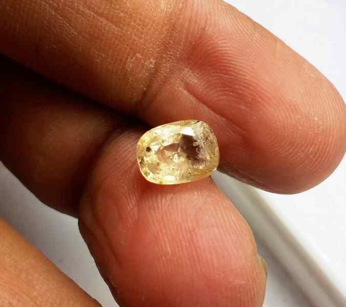 2.8 Carats Ceylon Yellow Sapphire 8.91 x 6.65 x 4.58 mm