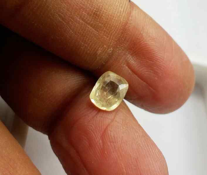 1.32 Carats Ceylon Yellow Sapphire 7.49 x 6.02 x 3.00 mm