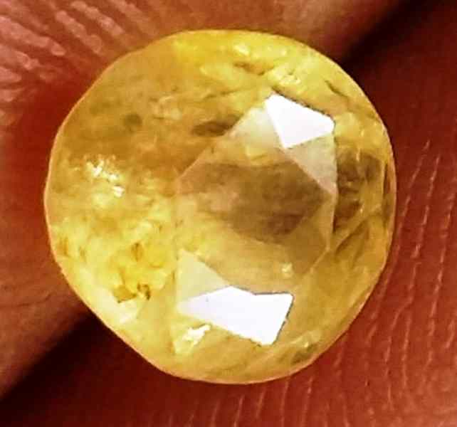 0.95 Carats Ceylon Yellow Sapphire 8.04 x 5.62 x 3.01 mm