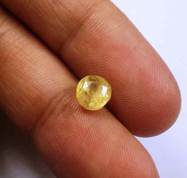 0.95 Carats Ceylon Yellow Sapphire 8.04 x 5.62 x 3.01 mm