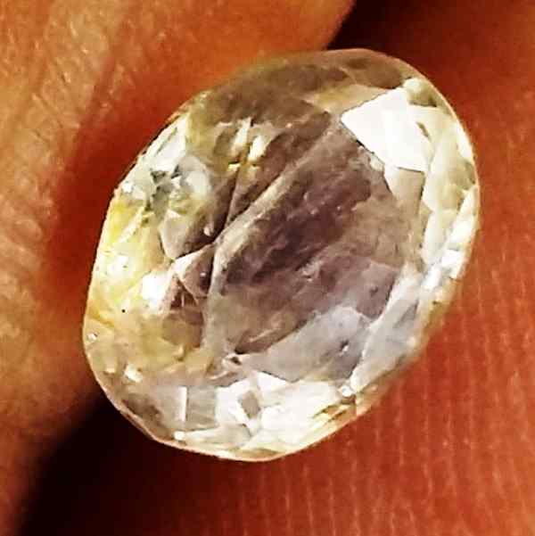 1.82 Carats Yellow Sapphire 7.63 x 6.17 x 4.69 mm