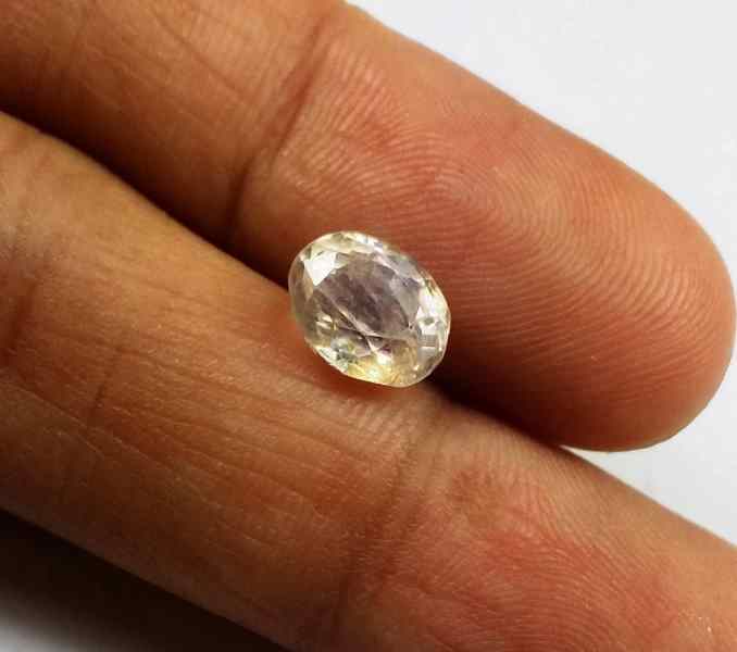 1.82 Carats Yellow Sapphire 7.63 x 6.17 x 4.69 mm