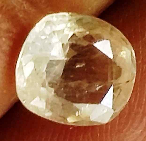 1.83 Carats Yellow Sapphire 7.33 x 6.71 x 4.18 mm