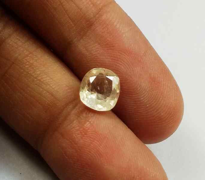 1.83 Carats Yellow Sapphire 7.33 x 6.71 x 4.18 mm