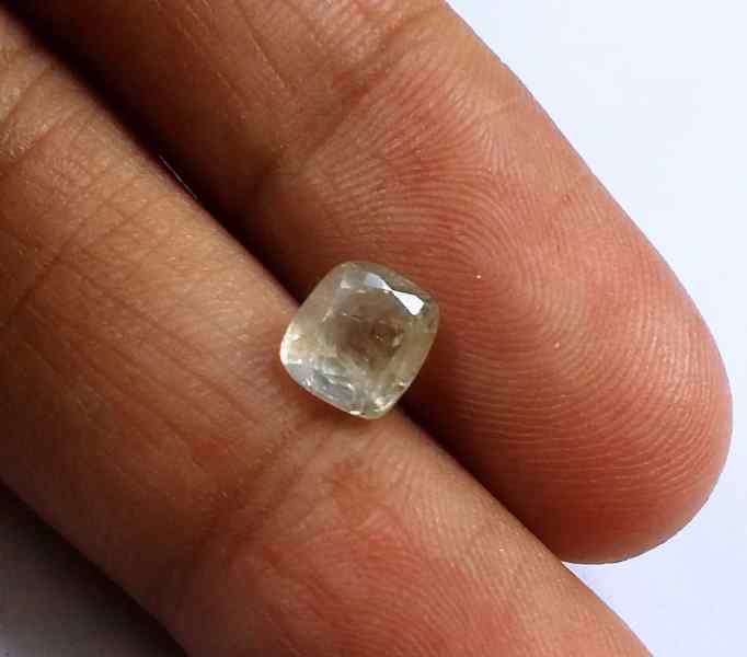 1.42 Carats Yellow Sapphire 6.11 x 5.62 x 4.36 mm