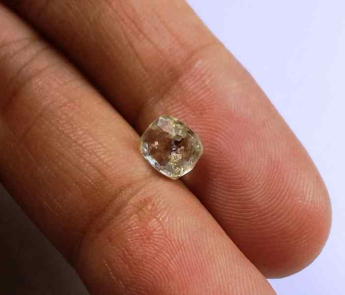 1.03 Carats Yellow Sapphire 6.27 x 5.42 x 2.80 mm