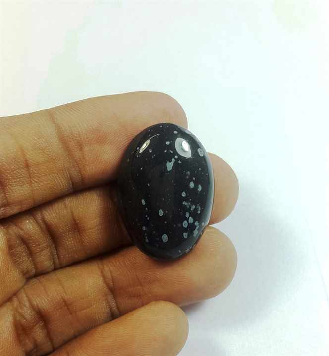 22.63 Carats Snow Obsidian 26.34 x 18.78 x 6.70 mm