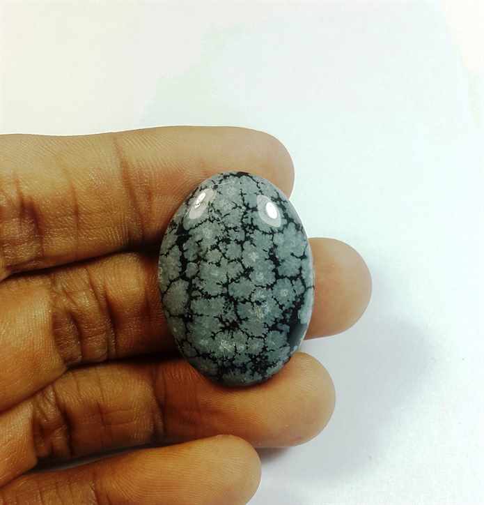 29.40 Carats Snow Obsidian 30.90 x 22.40 x 6.39 mm