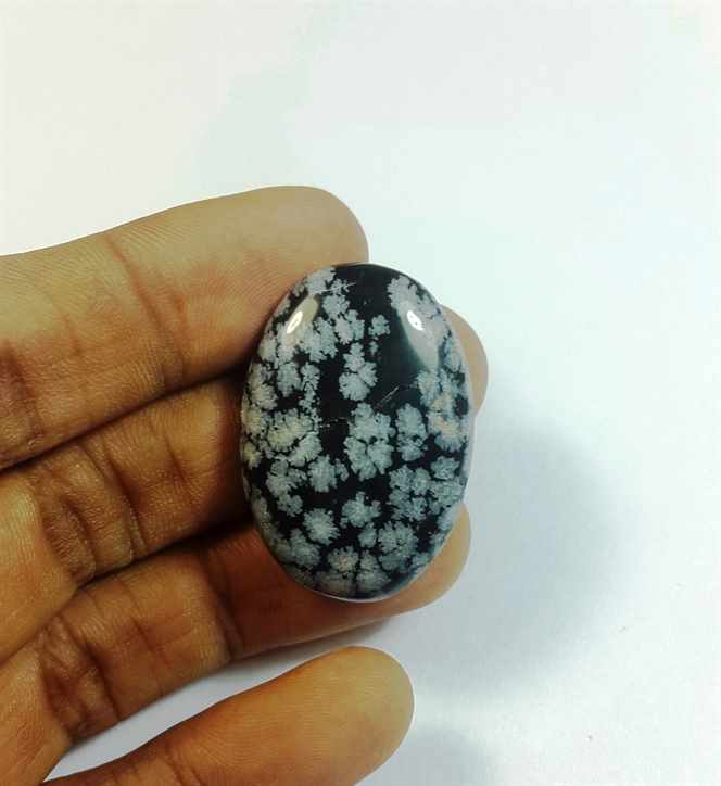 35.51 Carats Snow Obsidian 32.90 x 22.54 x 6.70 mm