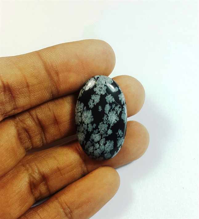 20.81 Carats Snow Obsidian 29.33 x 18.06 x 5.51 mm