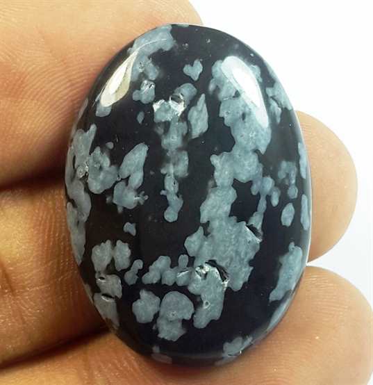 29.47 Carats Snow Obsidian 30.51 x 21.75 x 6.32 mm