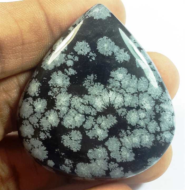 81.15 Carats Snow Obsidian 43.44 x 38.81 x 7.21 mm
