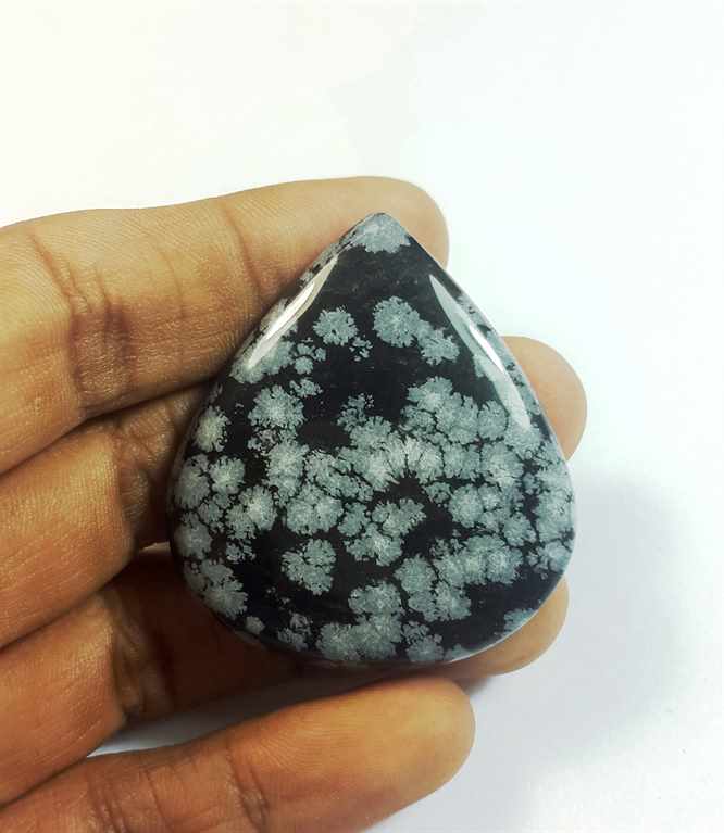81.15 Carats Snow Obsidian 43.44 x 38.81 x 7.21 mm
