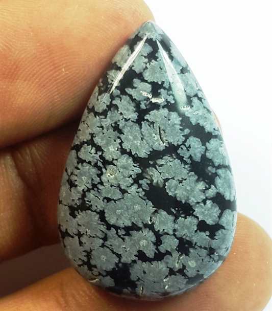 30.44 Carats Snow Obsidian 32.44 x 21.03 x 6.79 mm