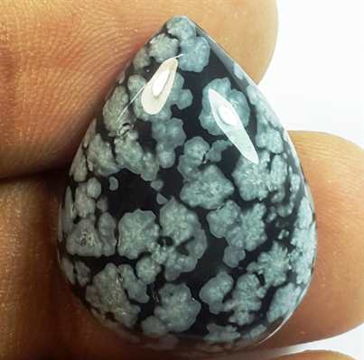 14.52 Carats Snow Obsidian 23.04 x 16.94 x 5.79 mm