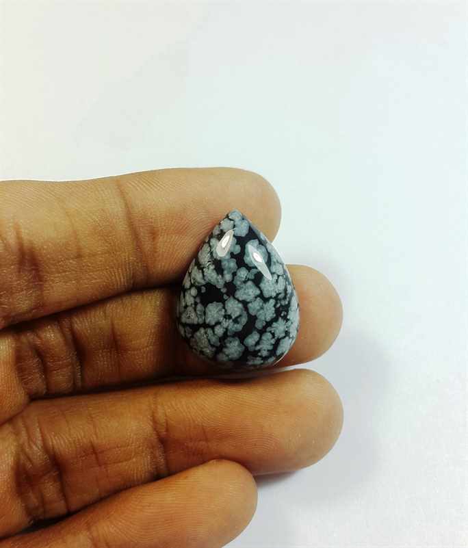 14.52 Carats Snow Obsidian 23.04 x 16.94 x 5.79 mm