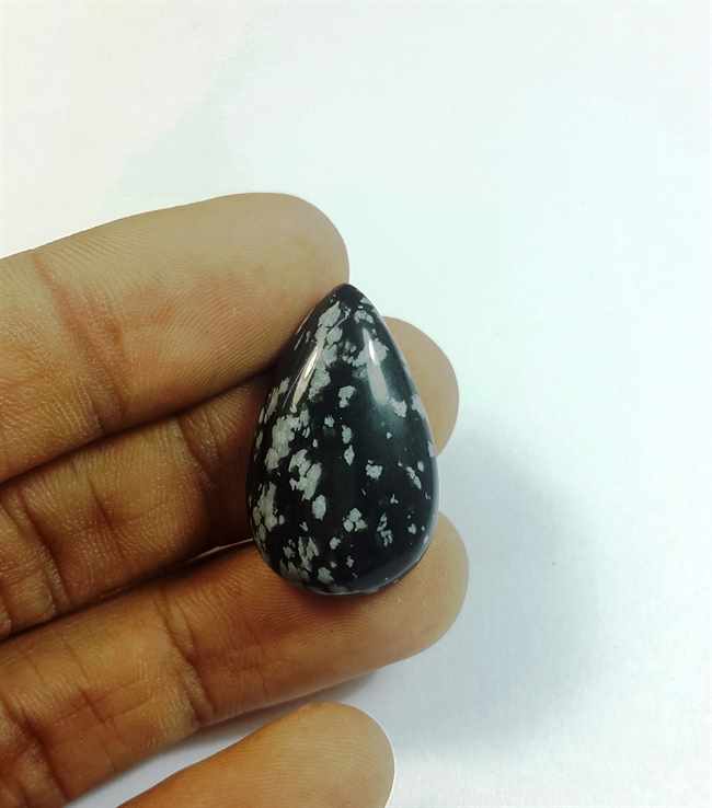 18.64 Carats Snow Obsidian 26.13 x 16.55 x 6.27 mm