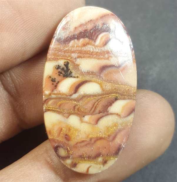 25.24 Carats Wave Dolomite 31.93 x 17.98 x 4.80 mm