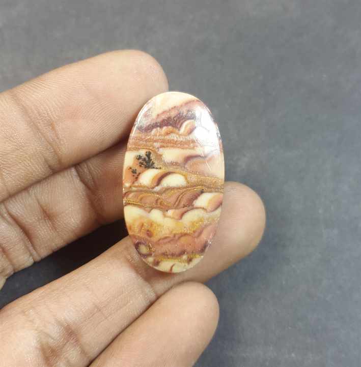 25.24 Carats Wave Dolomite 31.93 x 17.98 x 4.80 mm