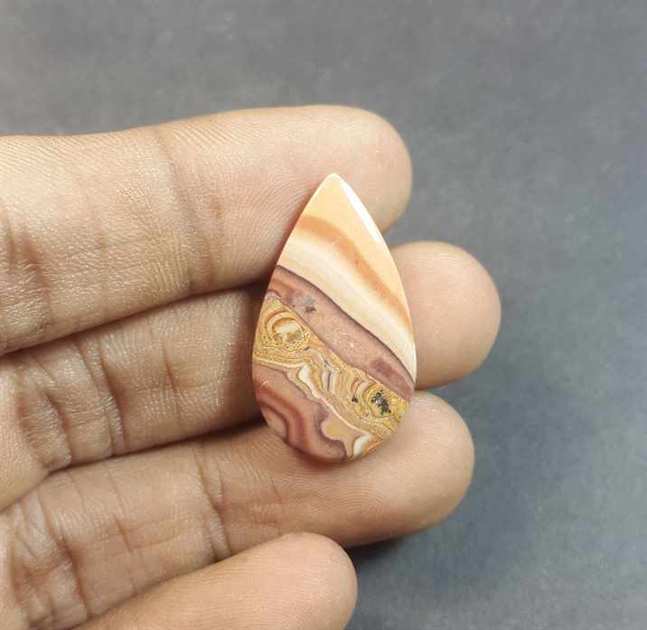 11.77 Carats Wave Dolomite 27.45 x 15.80 x 3.43 mm