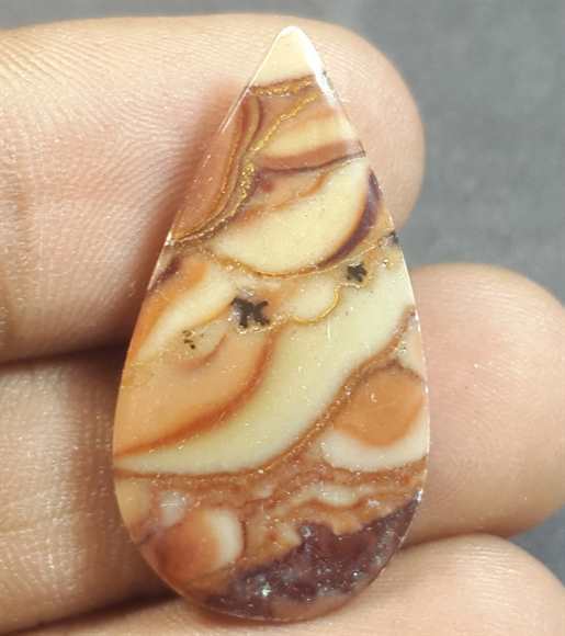 14.61 Carats Wave Dolomite 29.79 x 15.71 x 4.18 mm