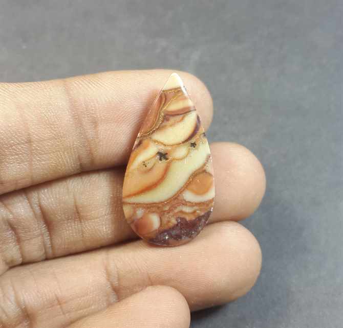 14.61 Carats Wave Dolomite 29.79 x 15.71 x 4.18 mm