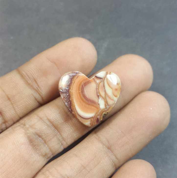 13.52 Carats Wave Dolomite 18.08 x 20.48 x 4.46 mm