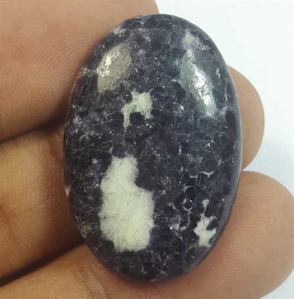 28.22 Carats Lepidolite 30.60 x 20.43 x 5.28 mm