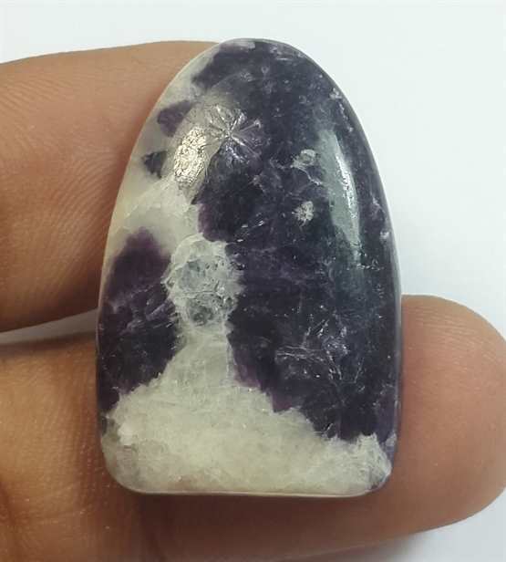 23.18 Carats Lepidolite 28.28 x 18.92 x 4.99 mm