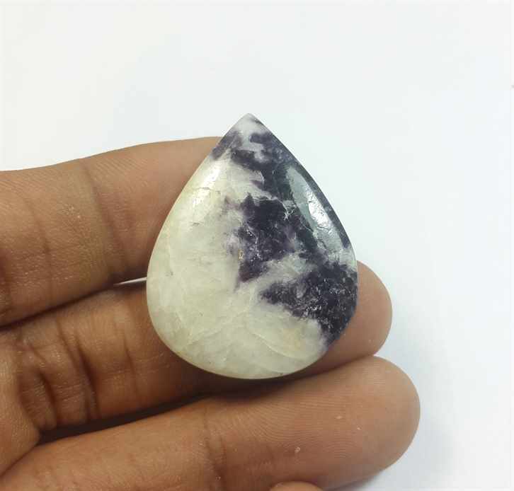 33.28 Carats Lepidolite 33.06 x 25.98 x 5.29 mm