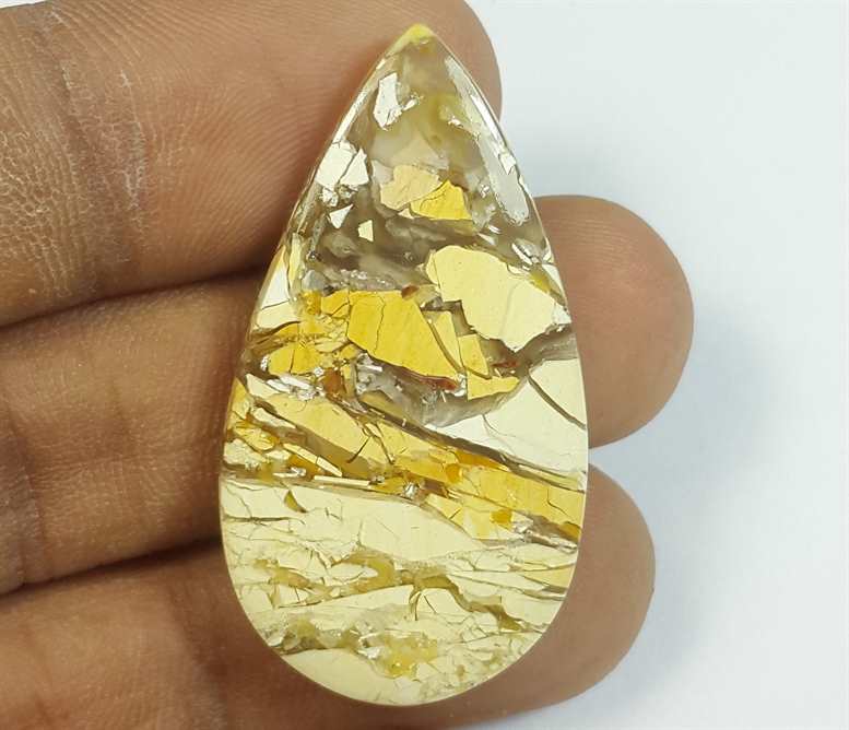 23.35 Carats Mookaite Barritted 30.24 x 24.17 x 4.76 mm