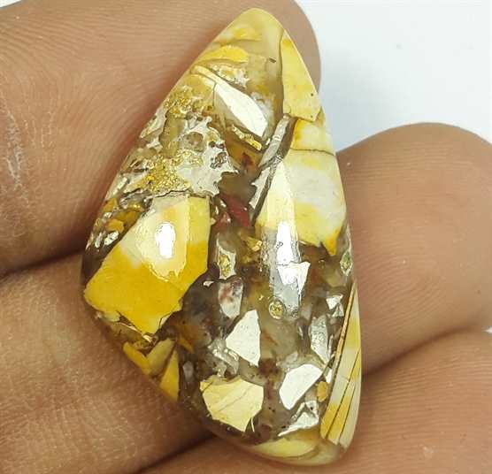 16.47 Carats Mookaite Barritted 17.44 x 17.49 x 9.35 mm
