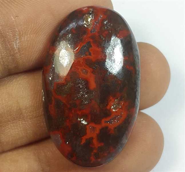 41.95 Carats Morocco Seam Agate 33.14 x 20.21 x 7.43 mm